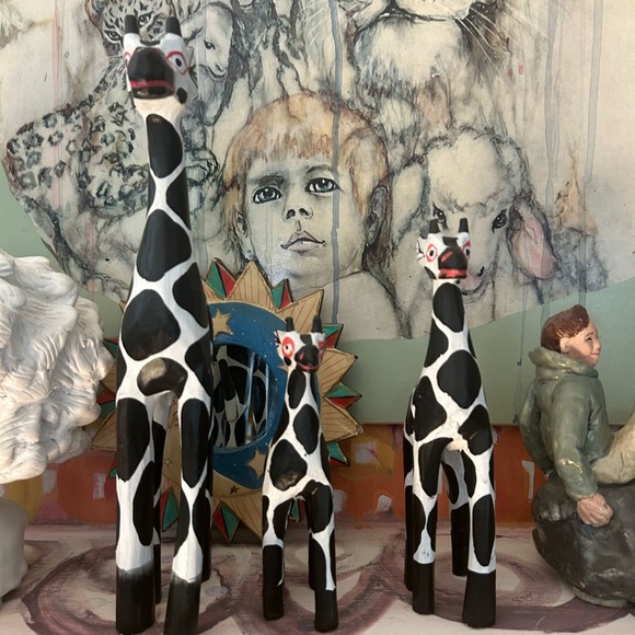 Vintage Handcrafted Black and White Giraffe Figurines Indonesia - Picture 1 of 16